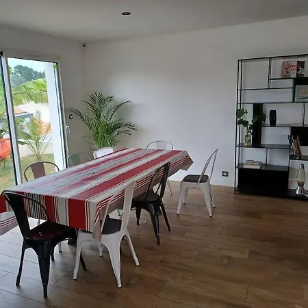 Maison Moderne, Pres Des Plages Et De La Foret. *